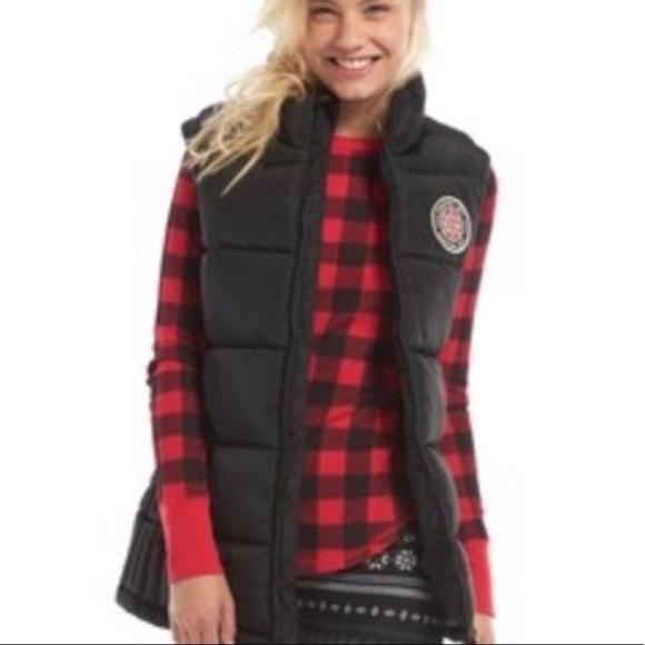 MADDEN GIRL Black Puffer Vest - Picture 2 of 7